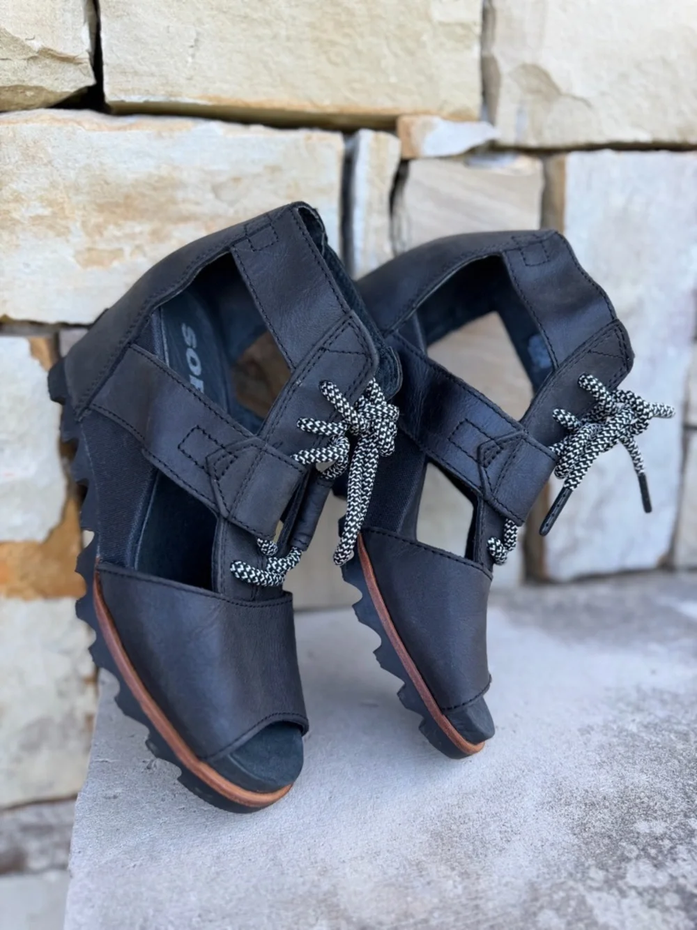 Sorel Joanie Sandals Lace Up‎ Black Open-Toe Wedge leather Shoes Sz-7.    C